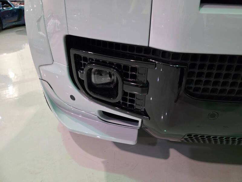 2024 Land Rover Defender 110 V8 P525