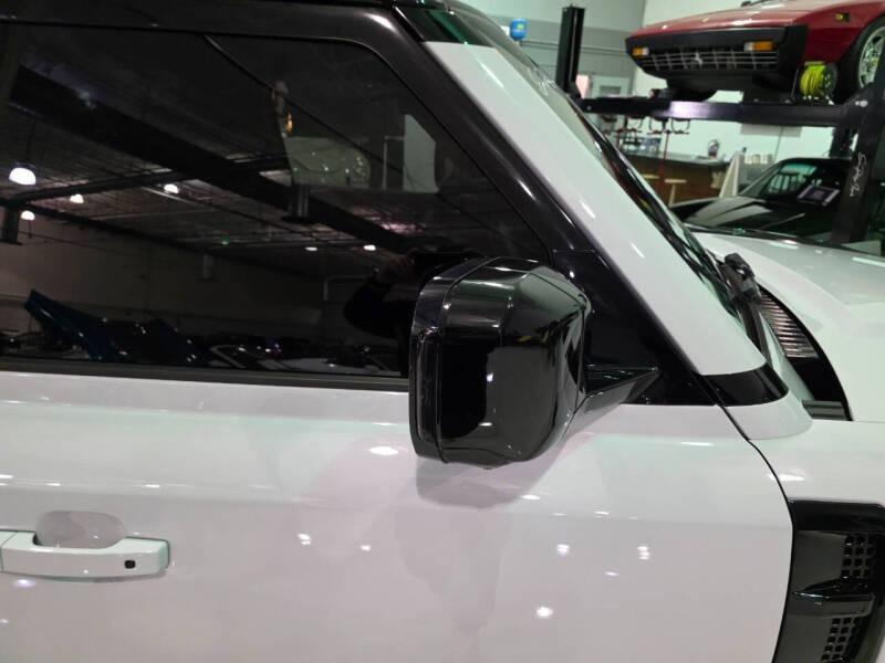 2024 Land Rover Defender 110 V8 P525