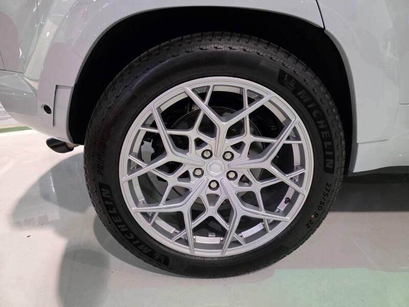 2024 Land Rover Defender 110 V8 P525