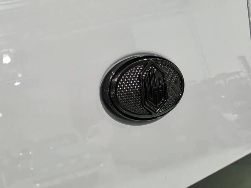 2024 Land Rover Defender 110 V8 P525