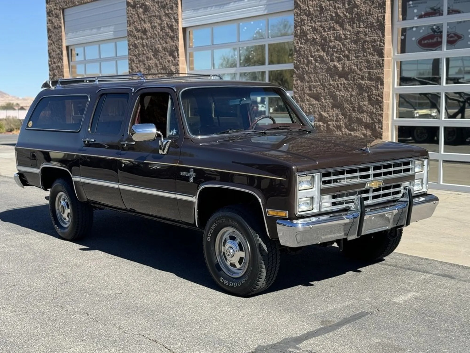 1985 Chevrolet Suburban K20 - 2