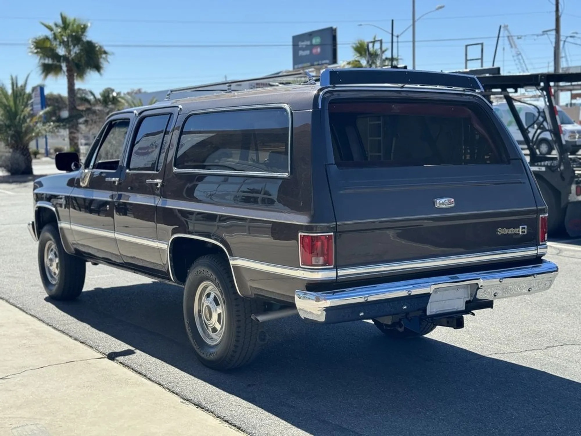 1985 Chevrolet Suburban K20 - 5