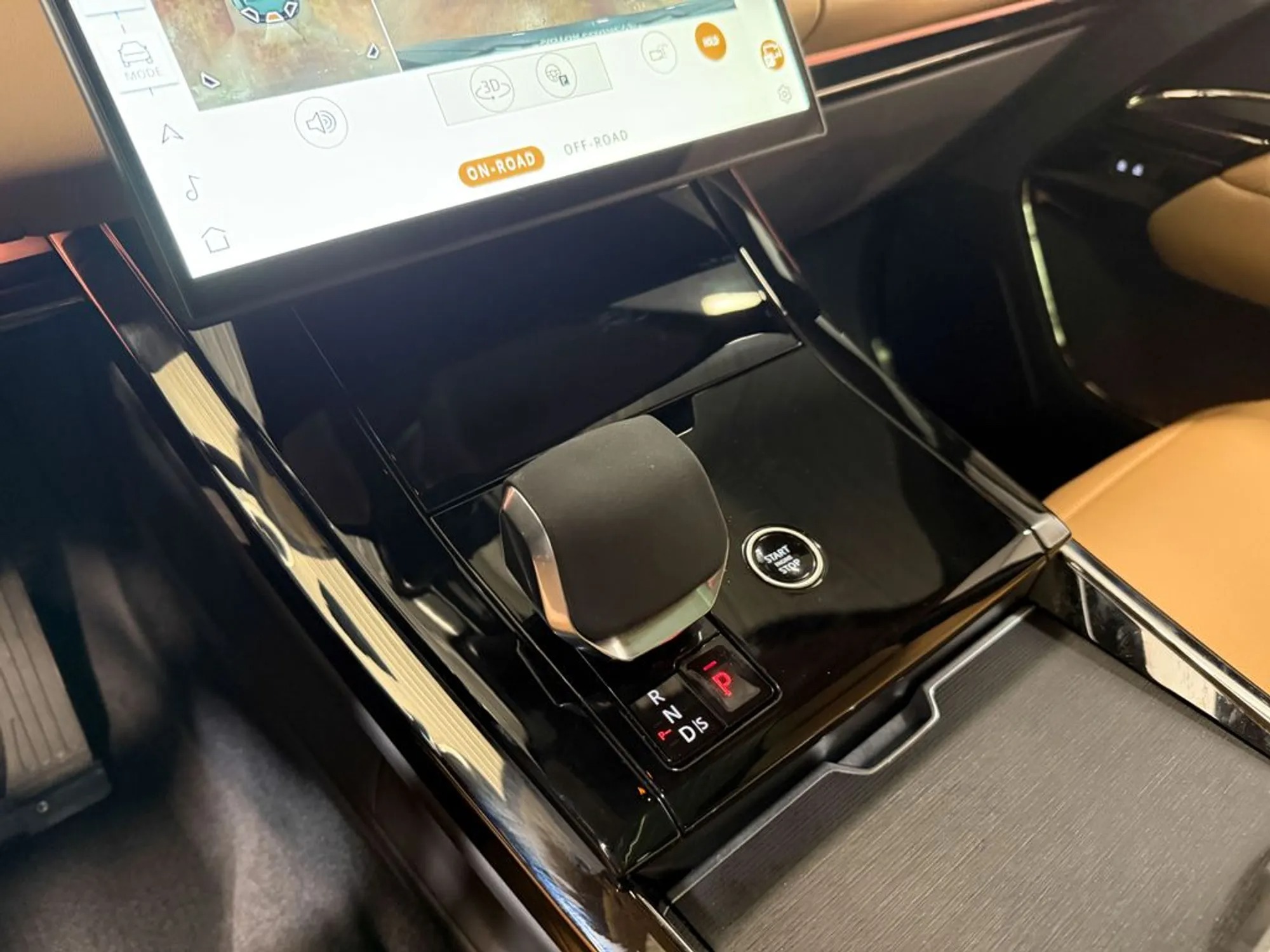 2025 Land Rover Range Rover Sport SE