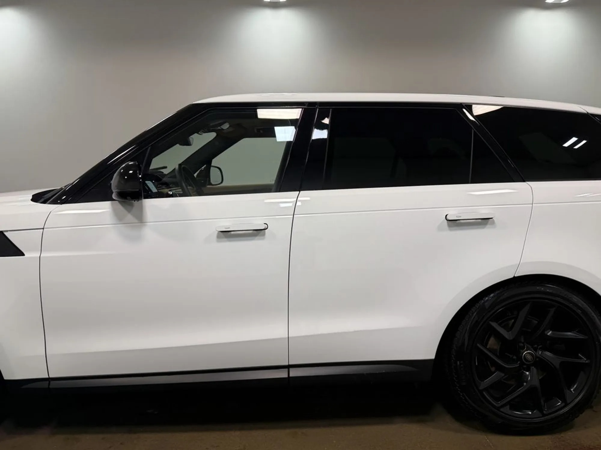 2025 Land Rover Range Rover Sport SE