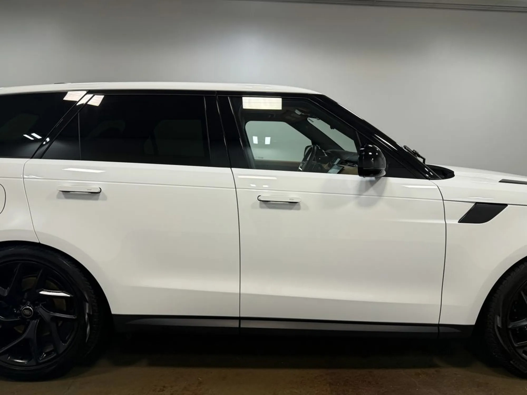 2025 Land Rover Range Rover Sport SE