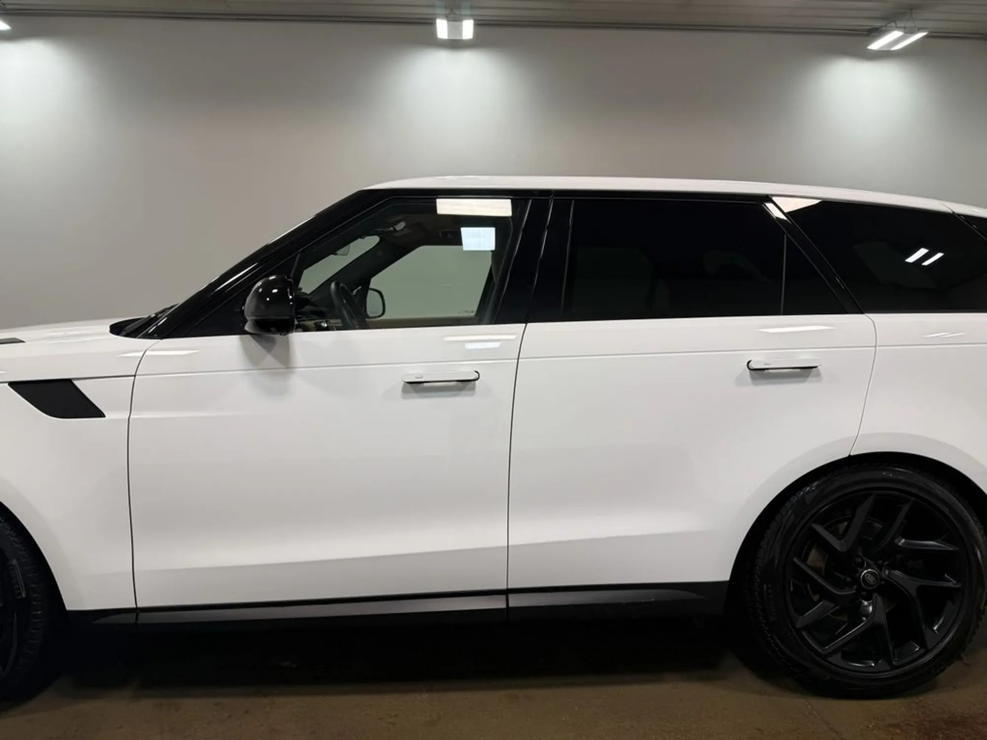 2025 Land Rover Range Rover Sport SE