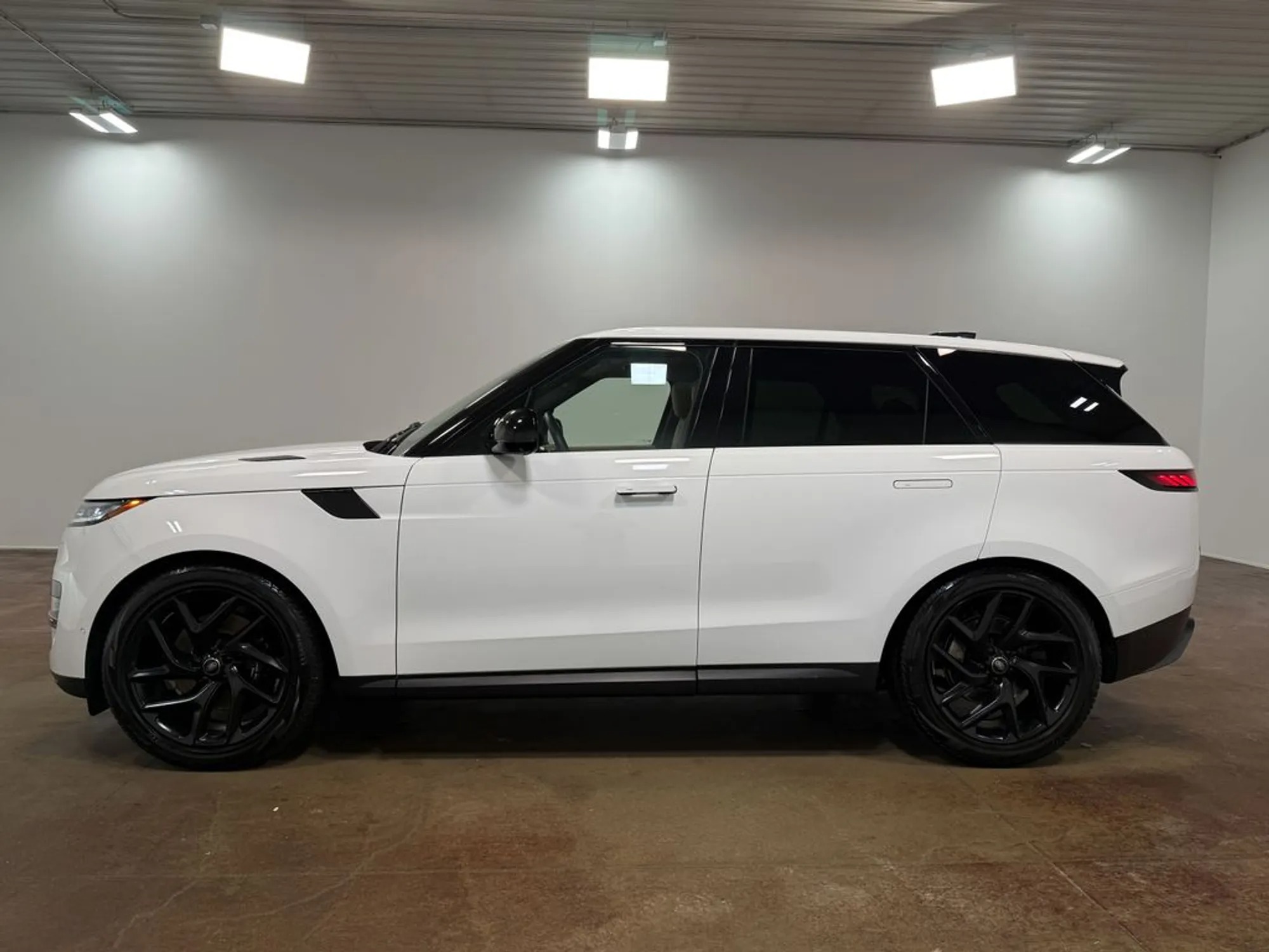 2025 Land Rover Range Rover Sport SE - 4