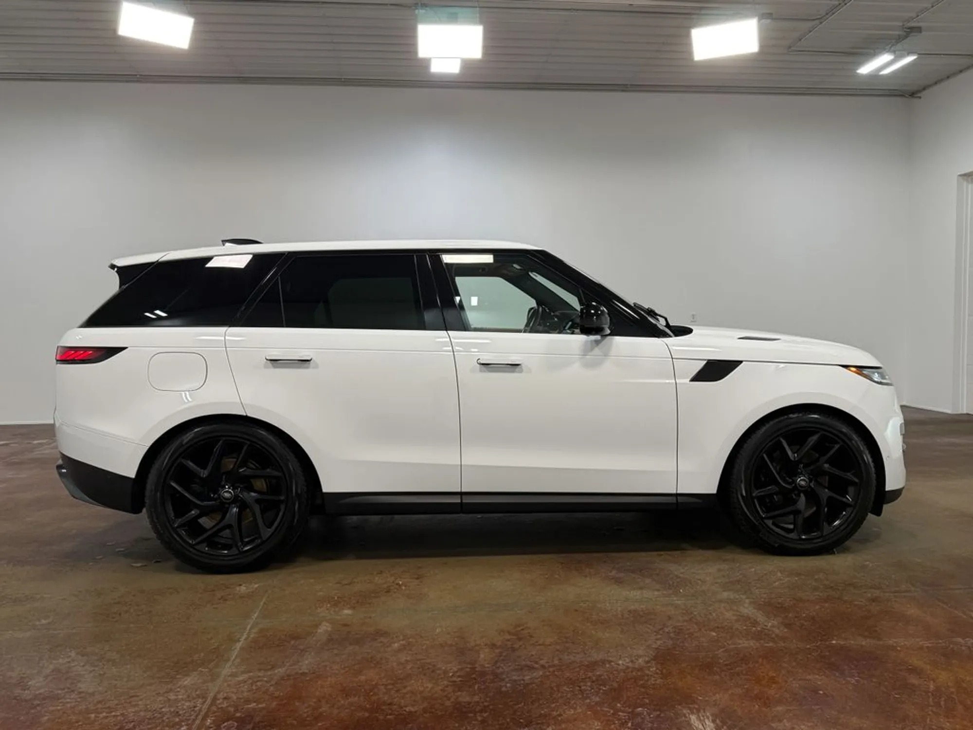 2025 Land Rover Range Rover Sport SE