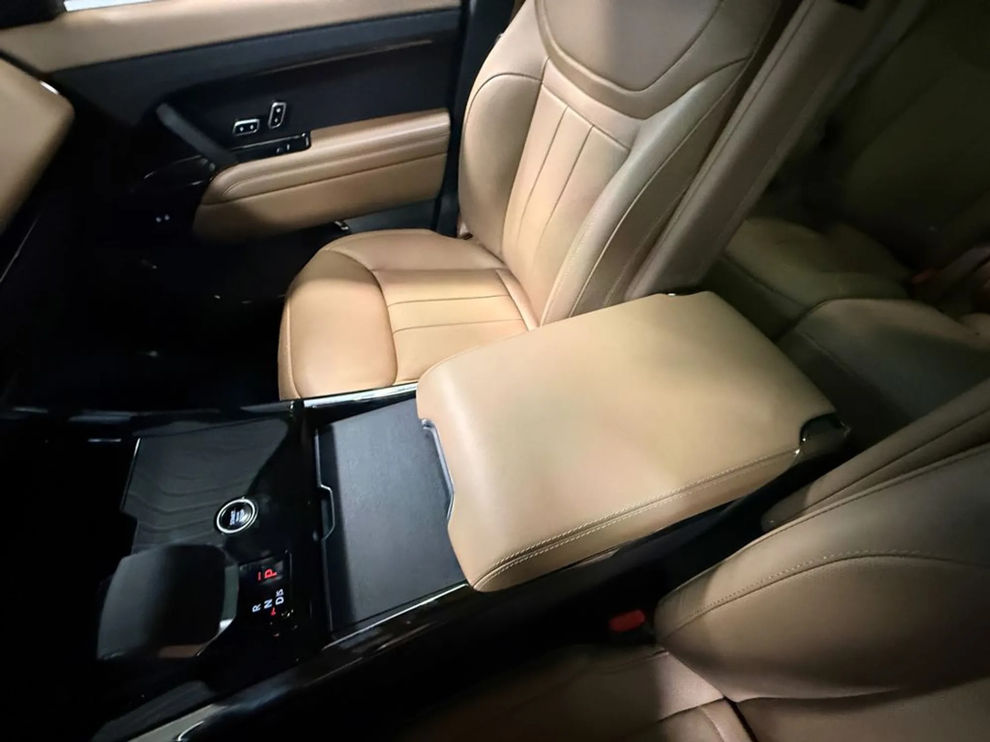 2025 Land Rover Range Rover Sport SE