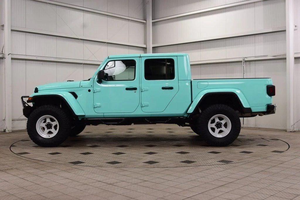 2025 Jeep Gladiator Sport S Aqua Edition - 3