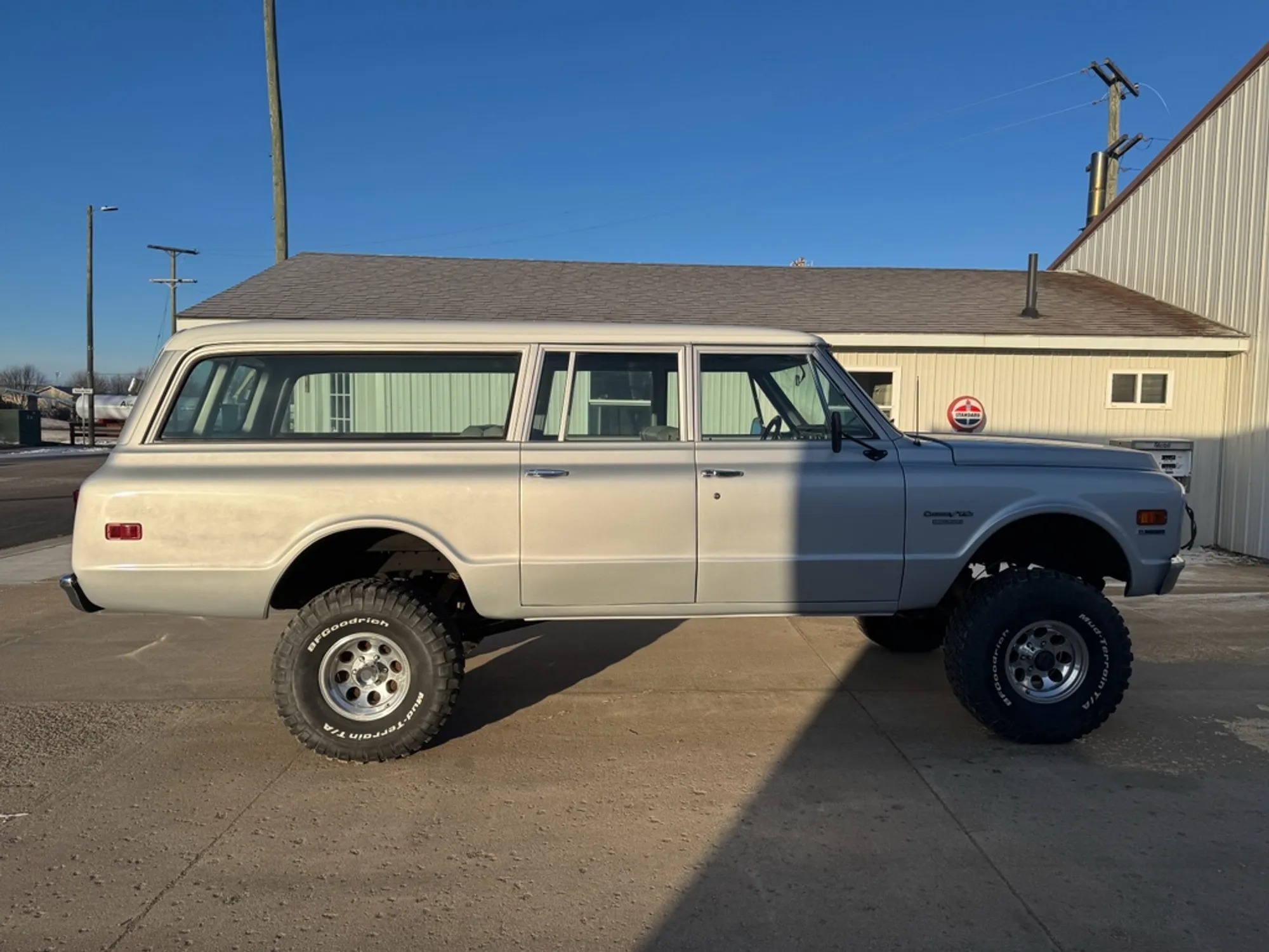 1970 Chevrolet Suburban - 5