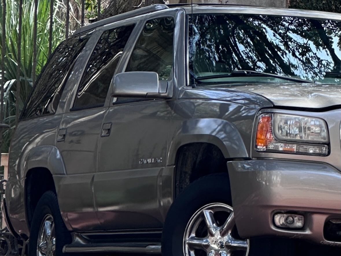 2000 Cadillac Escalade