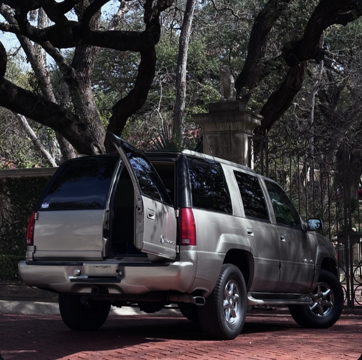 2000 Cadillac Escalade