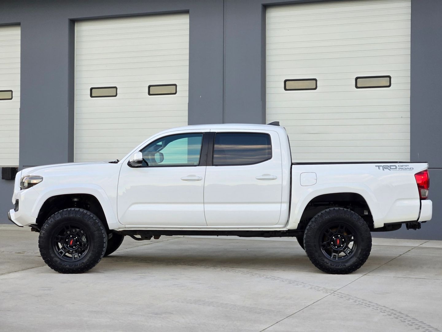 2018 Toyota Tacoma TRD Off-Road - 4