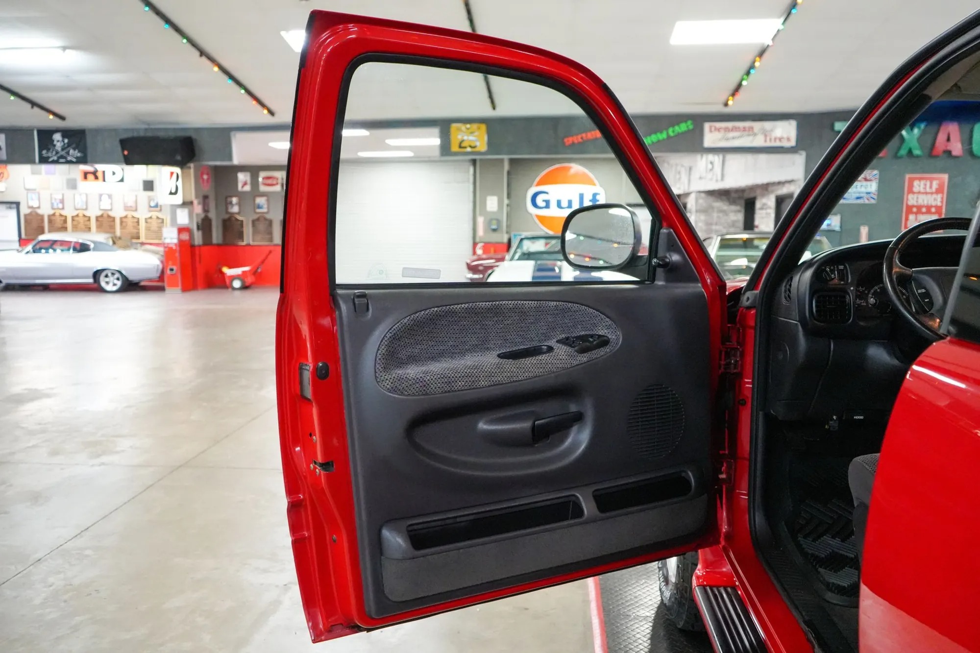 51k-Mile 2000 Dodge Ram 1500 4x4 Quad Cab Sport