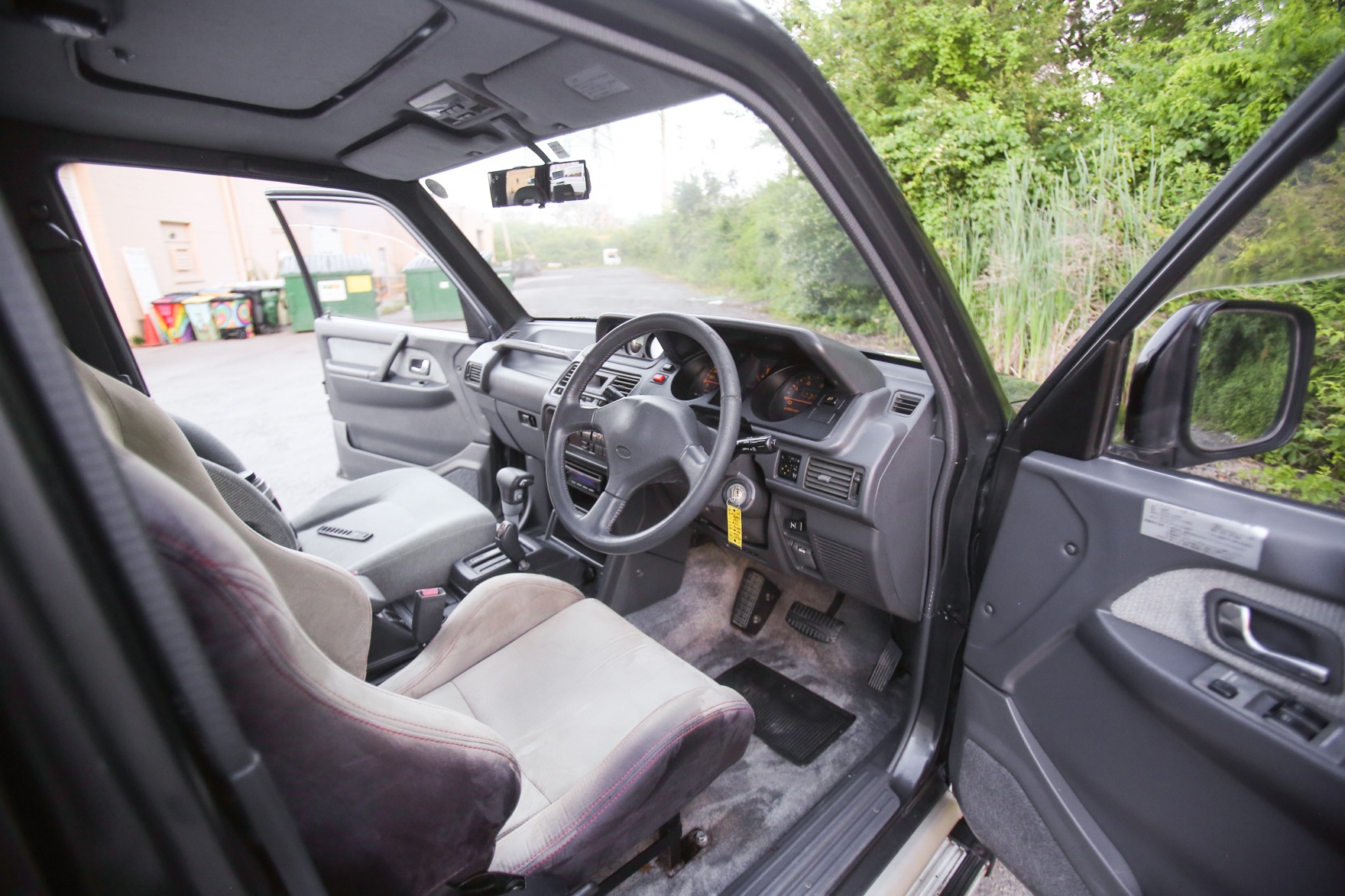 1993 Mitsubishi Pajero - 2