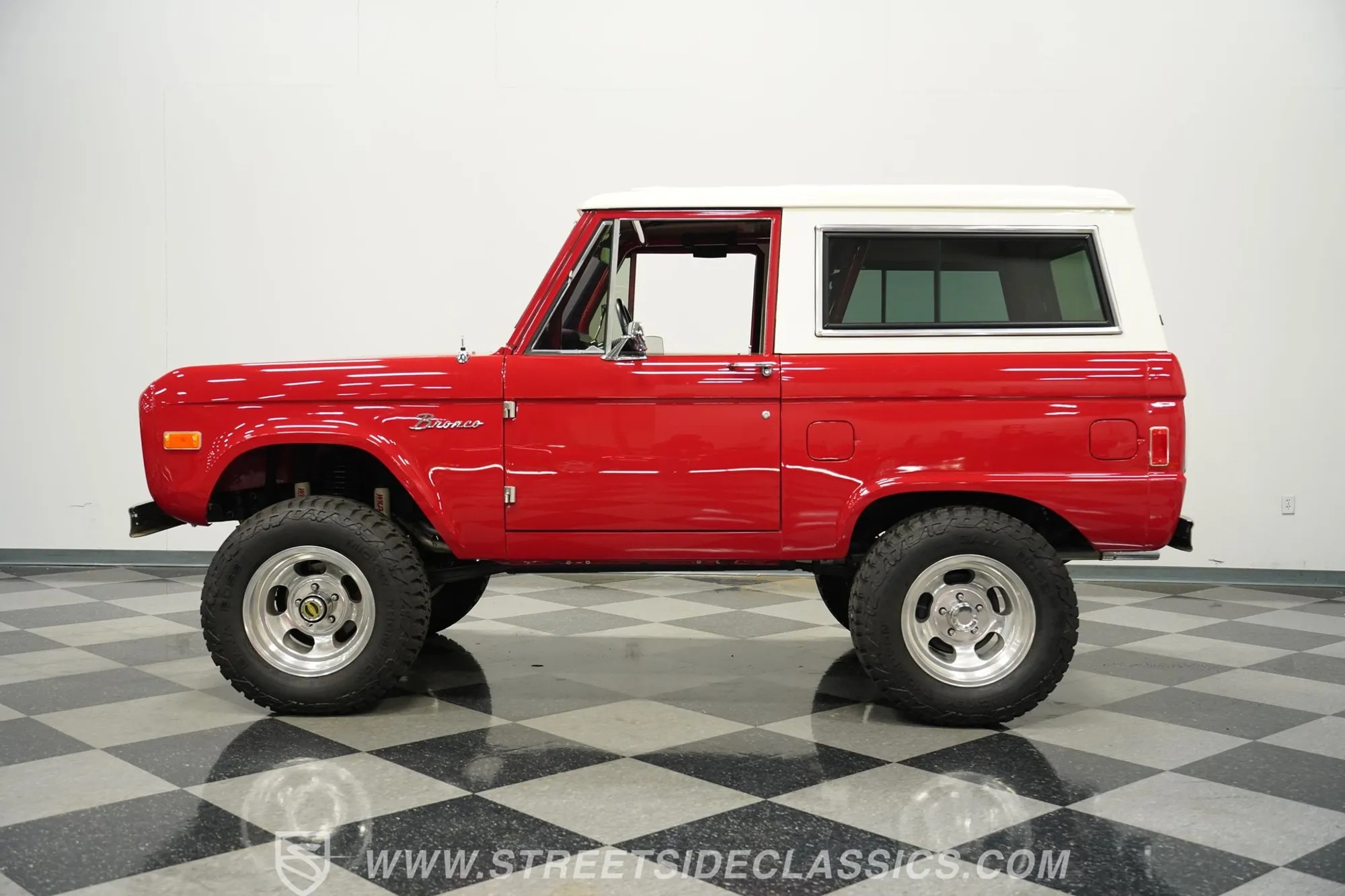 1977 Ford Bronco 4×4 - 2
