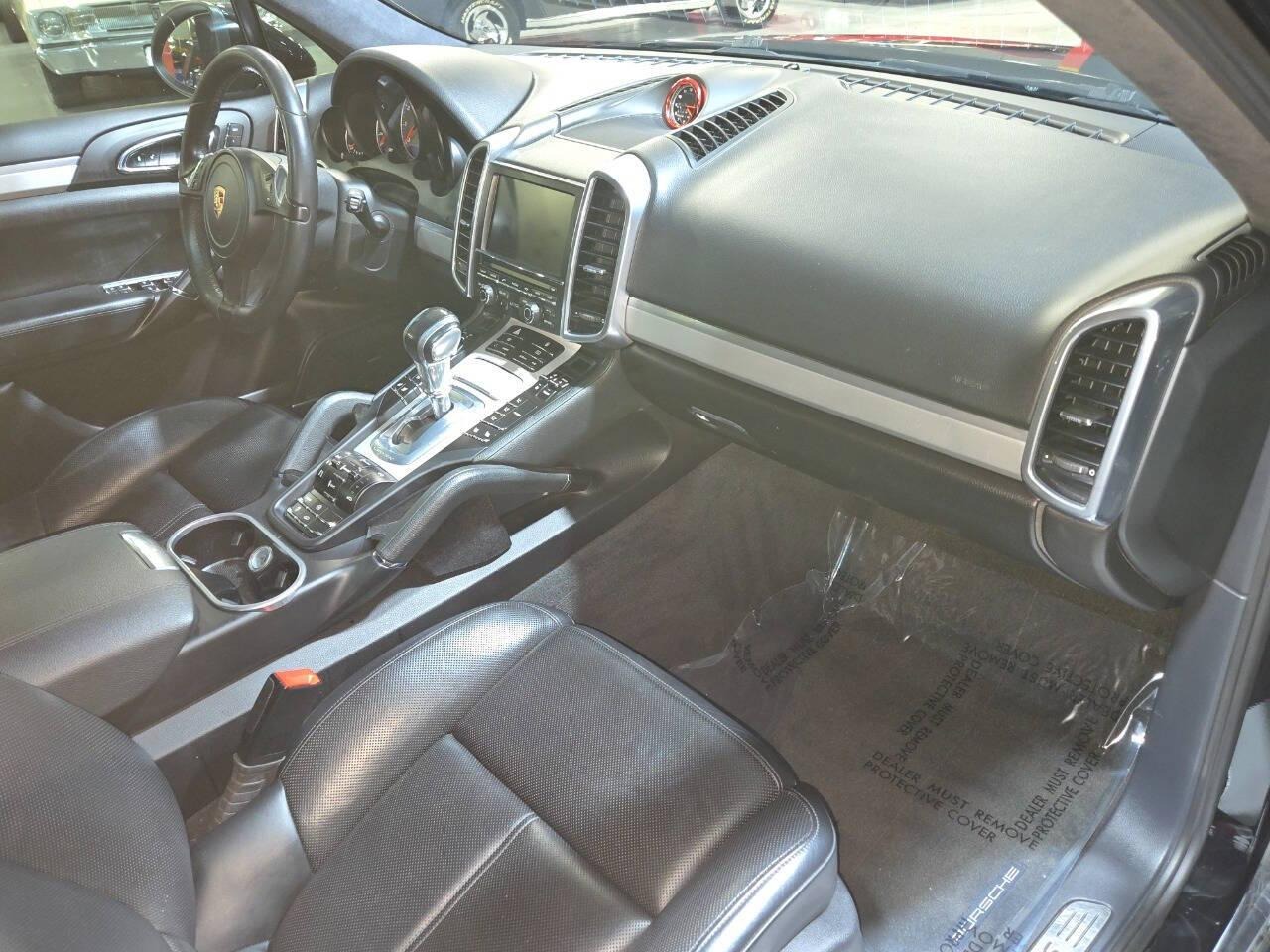 2013 Porsche Cayenne GTS