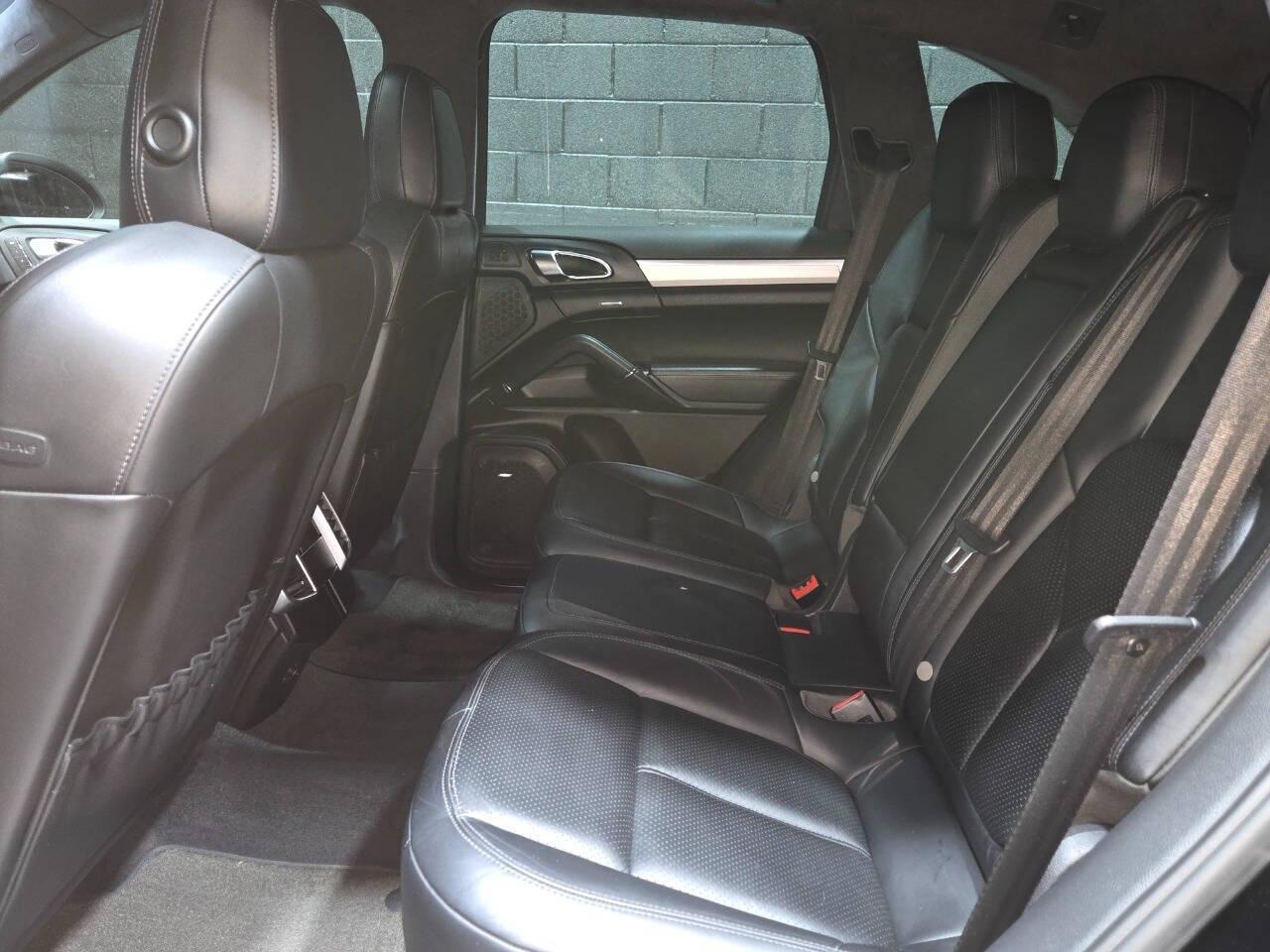 2013 Porsche Cayenne GTS