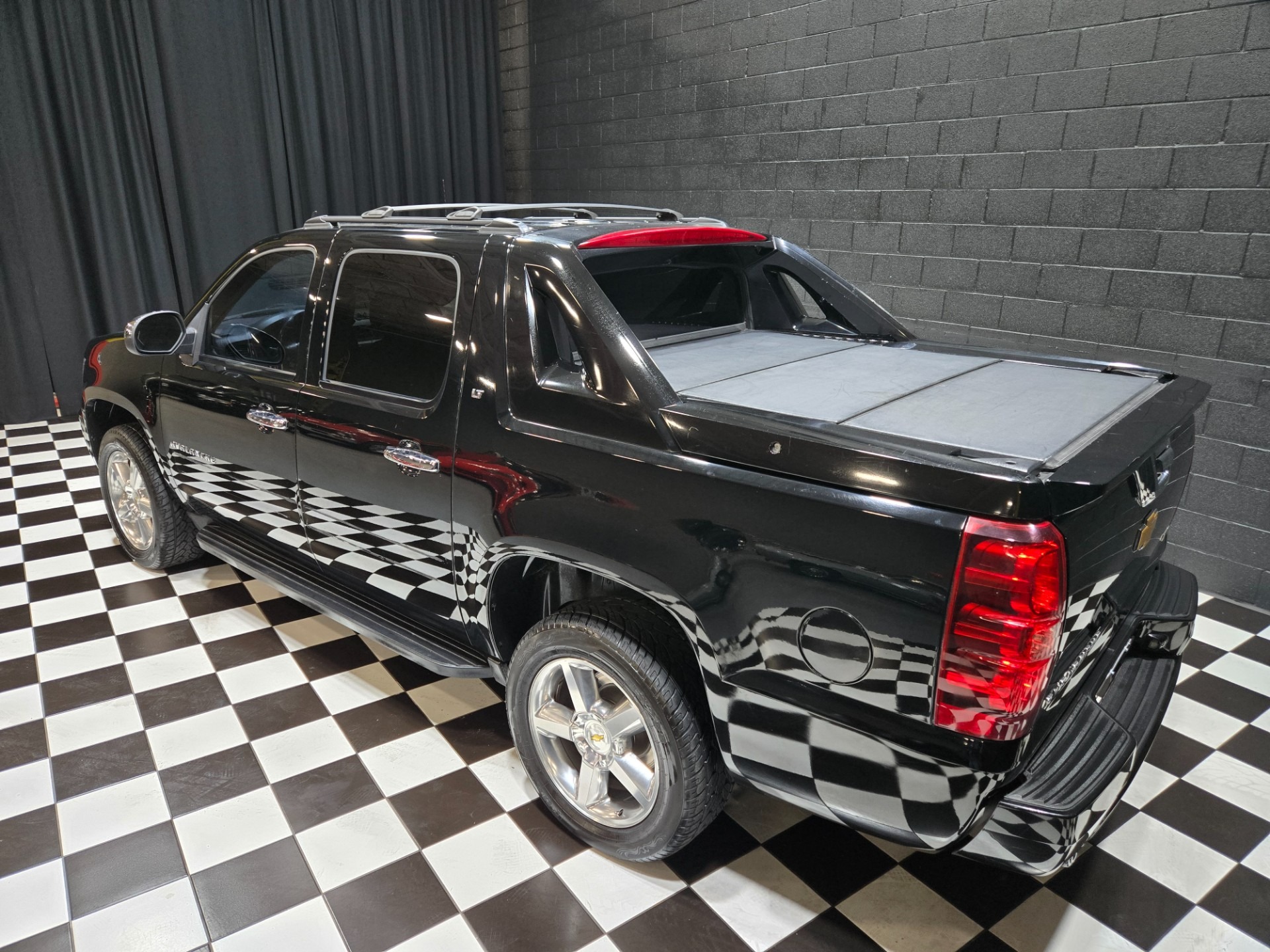 2012 Chevrolet Avalanche LT - 4