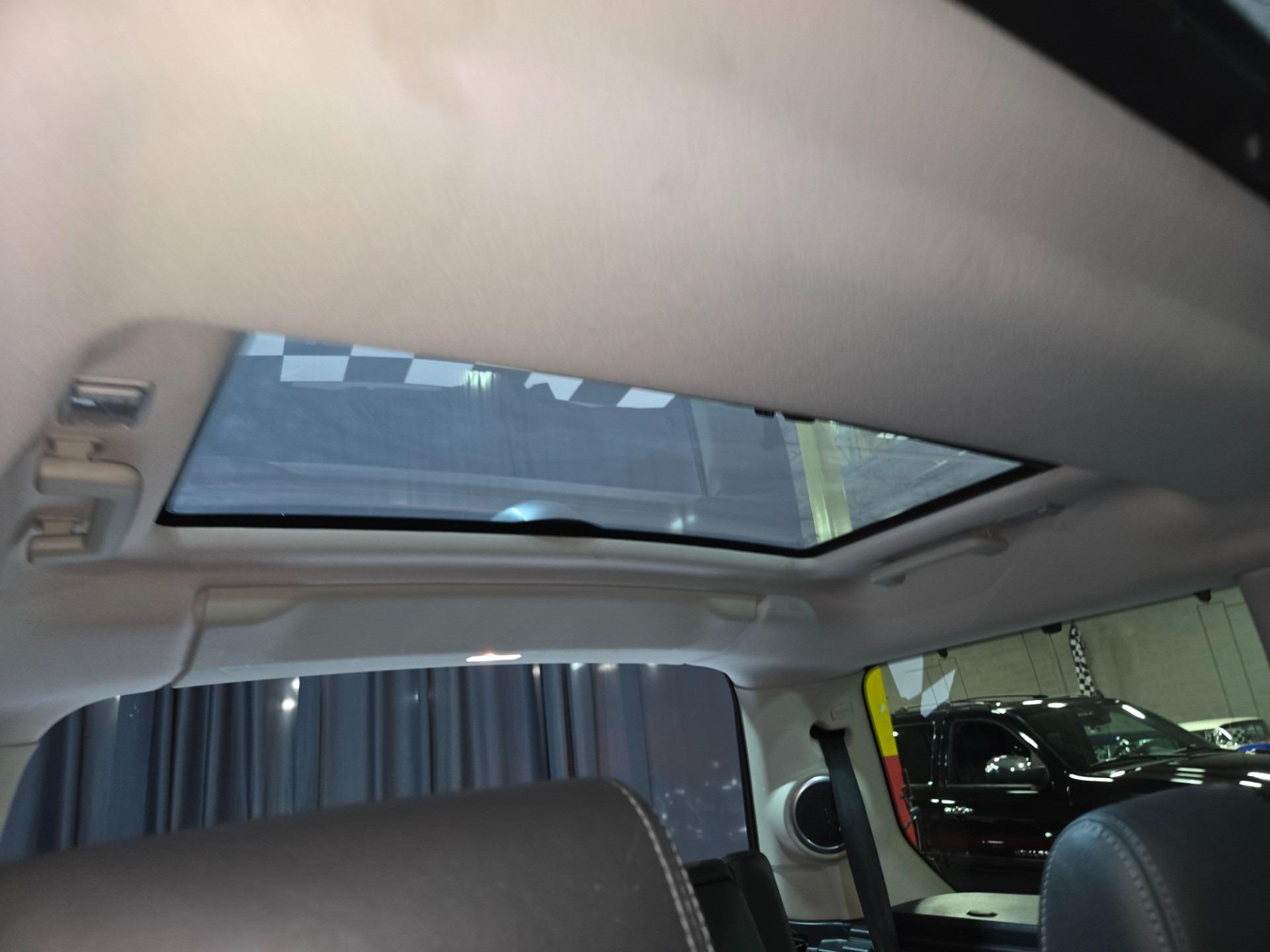 2015 Land Rover LR4 HSE LUX