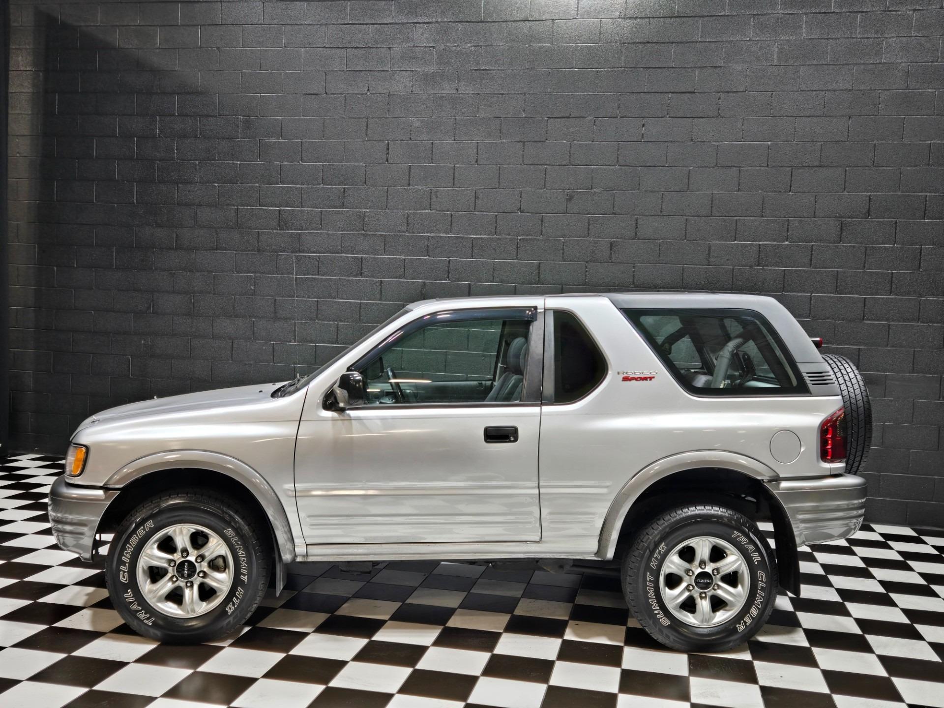 2002 Isuzu Rodeo Sport - 3