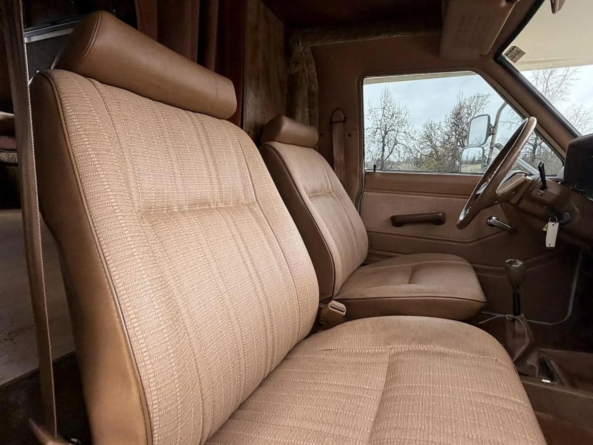 1984 Nissan Sunrader