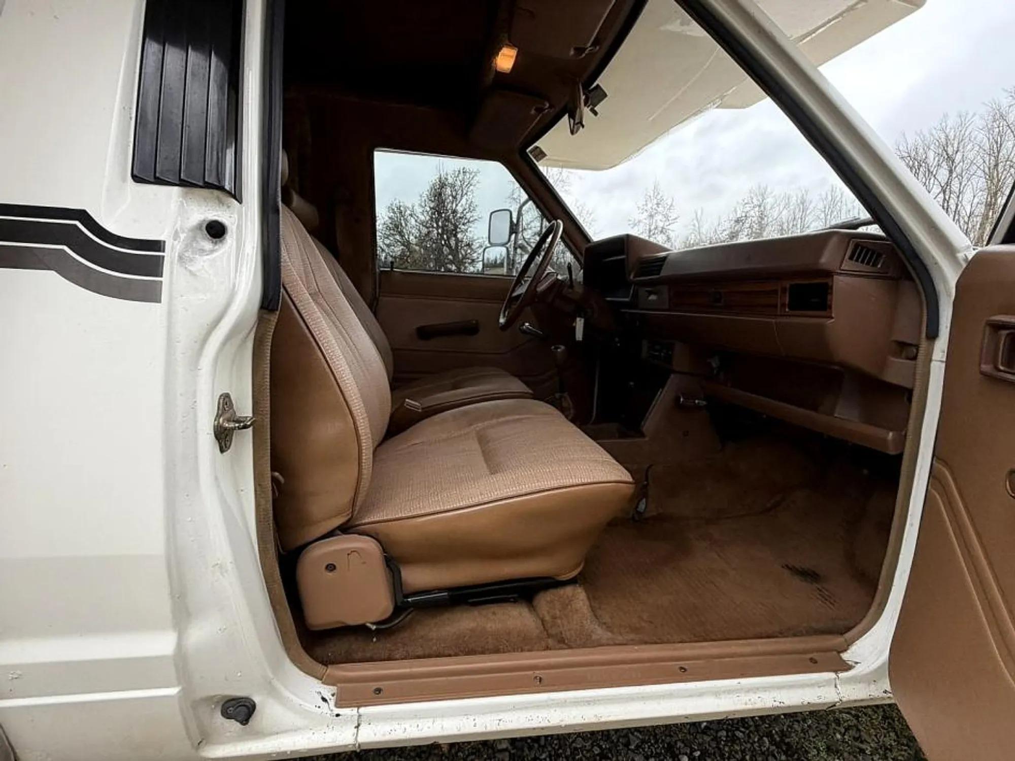 1984 Nissan Sunrader