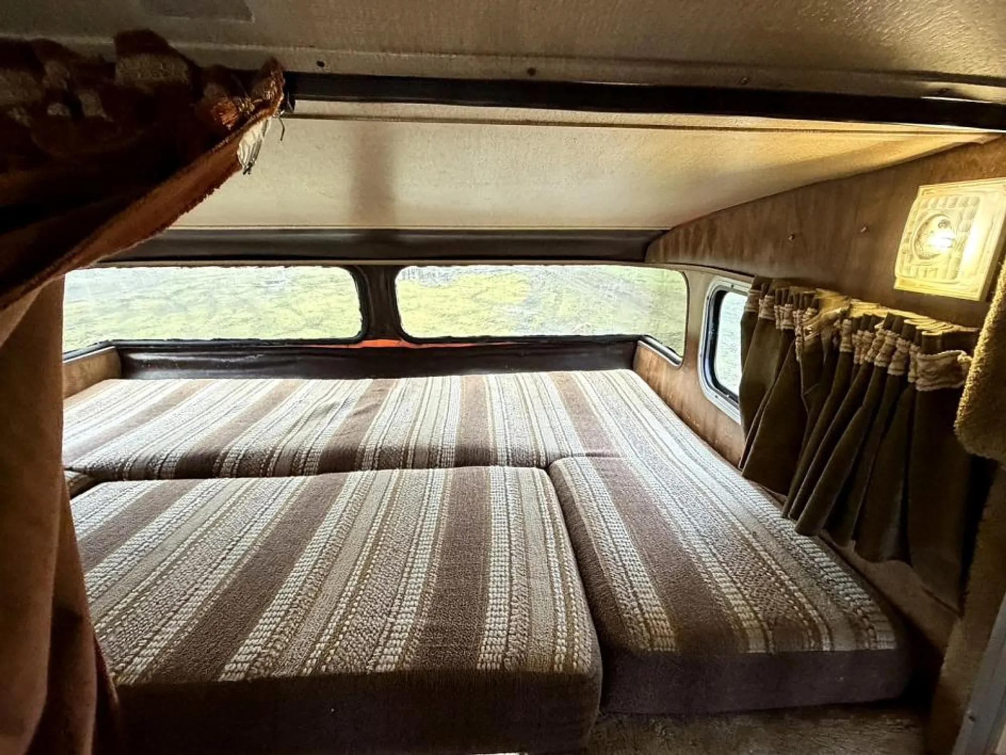 1984 Nissan Sunrader