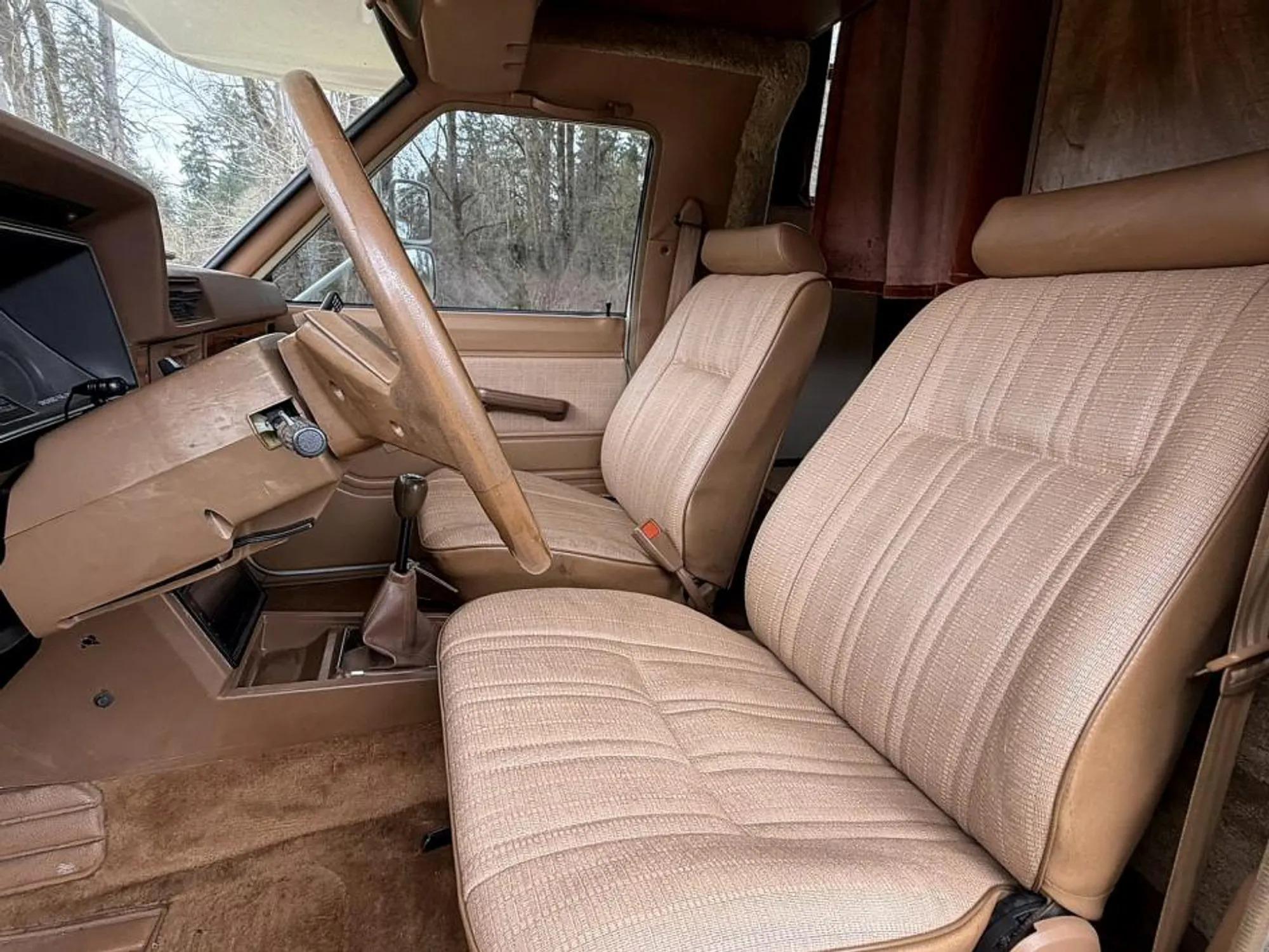 1984 Nissan Sunrader