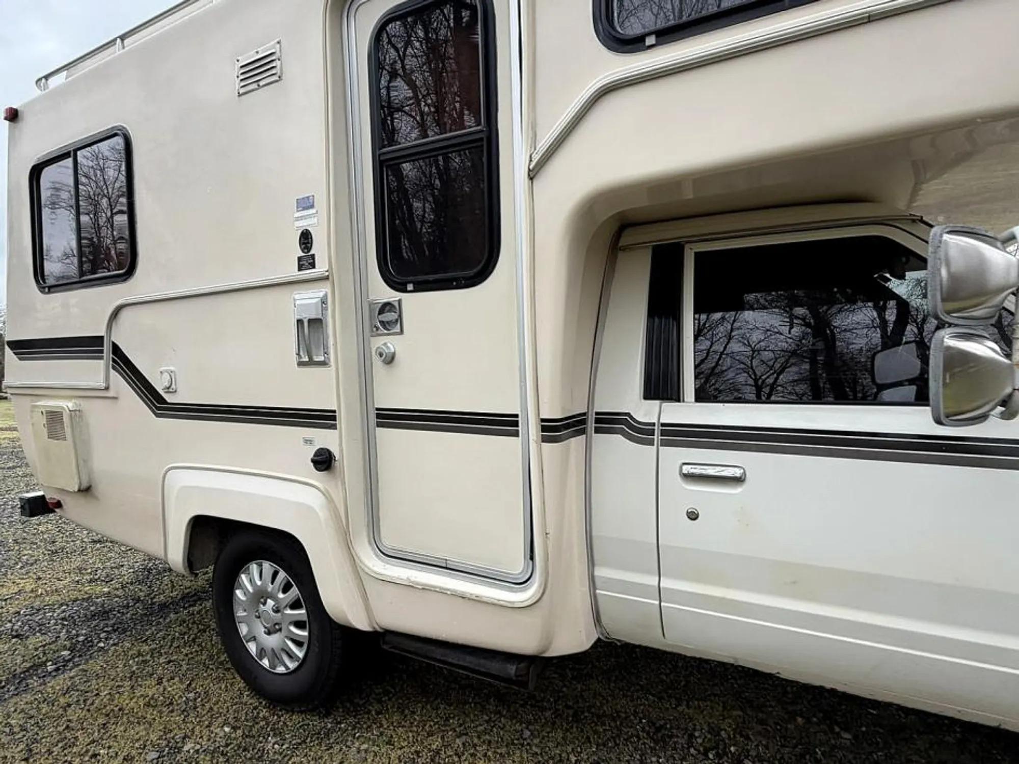 1984 Nissan Sunrader