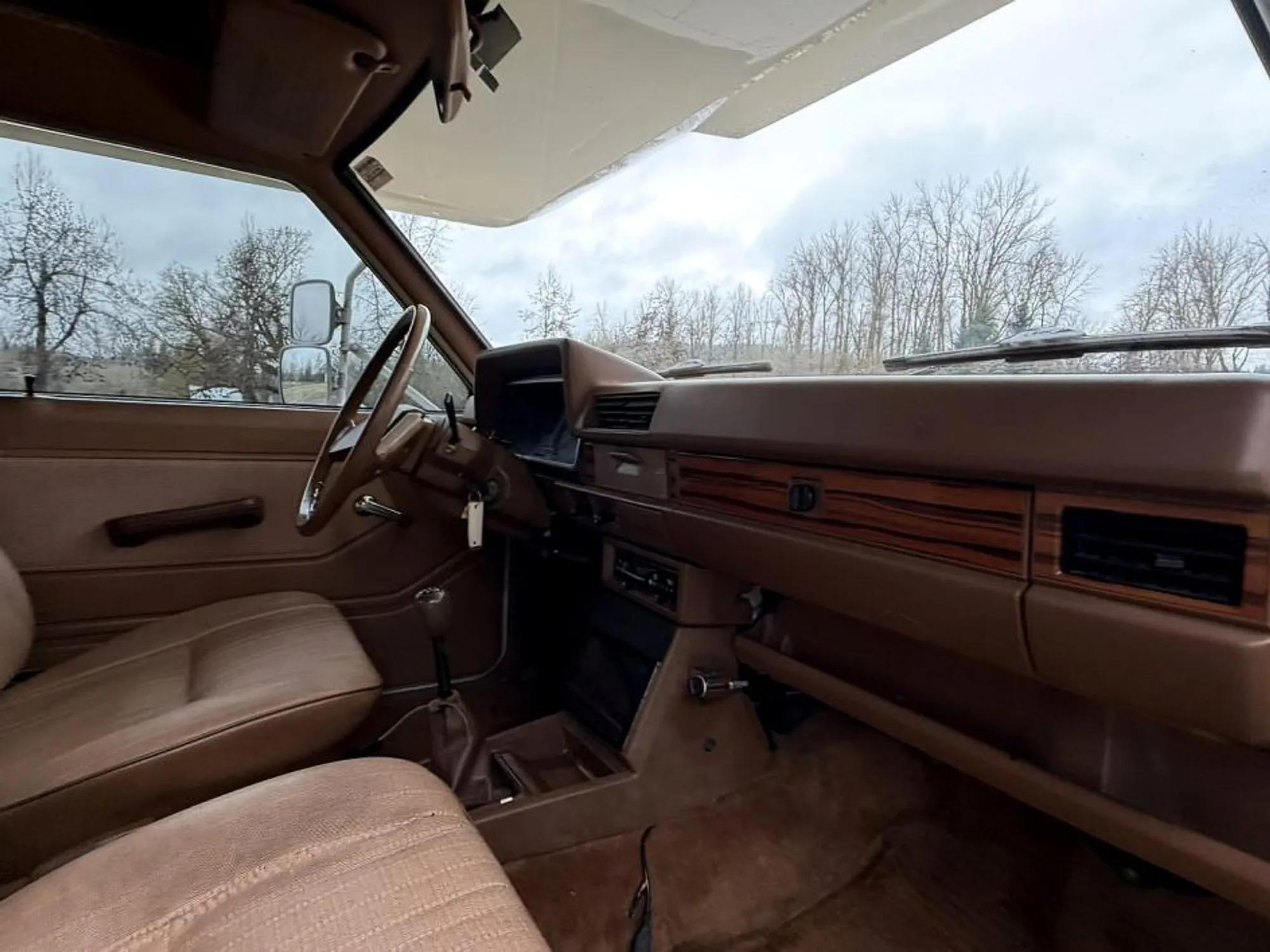 1984 Nissan Sunrader