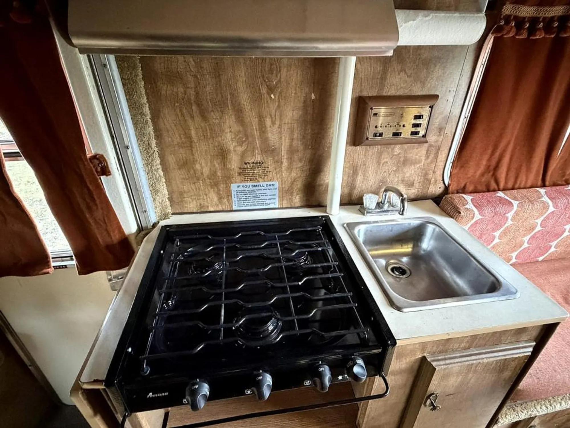 1984 Nissan Sunrader