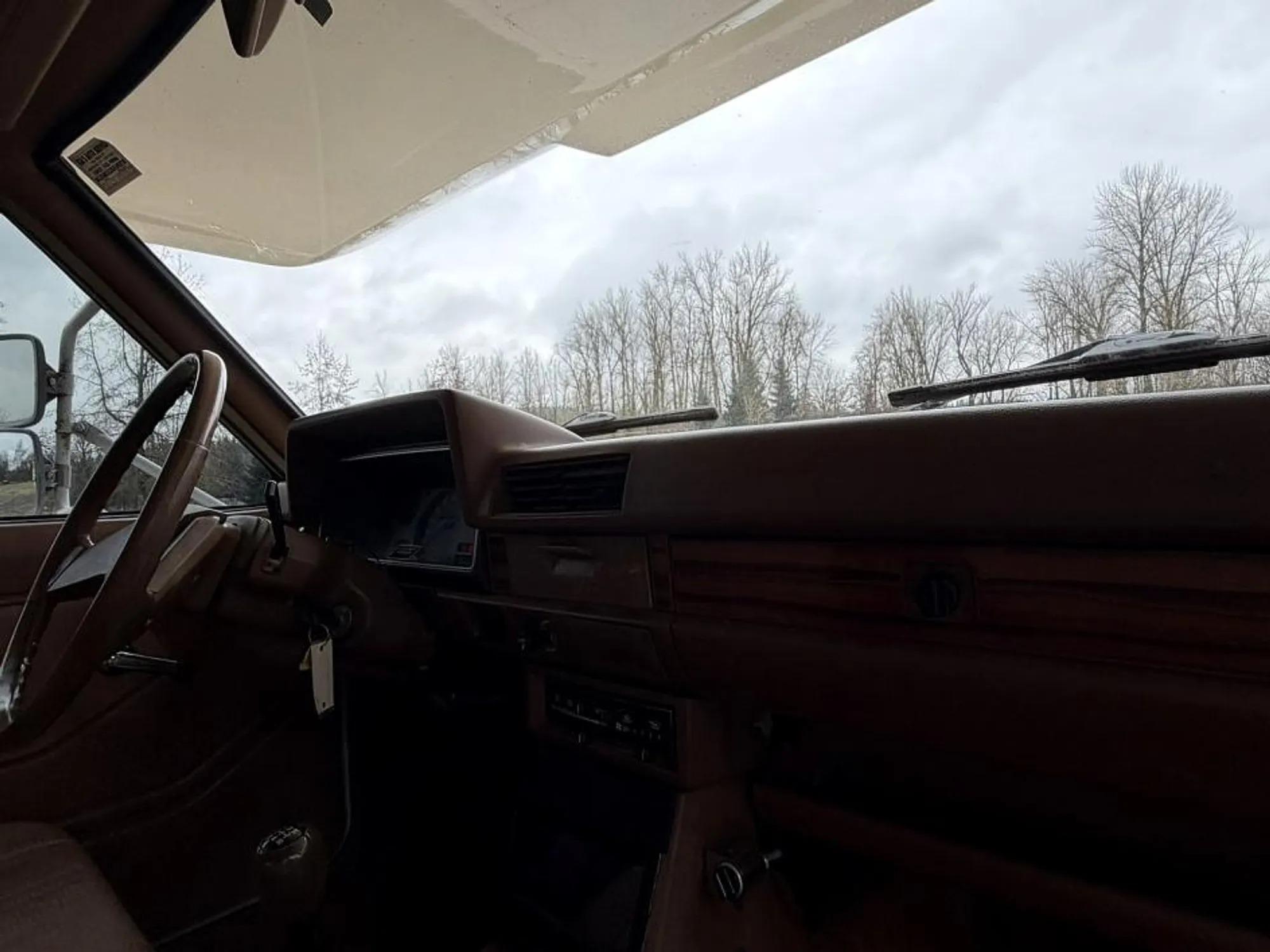 1984 Nissan Sunrader