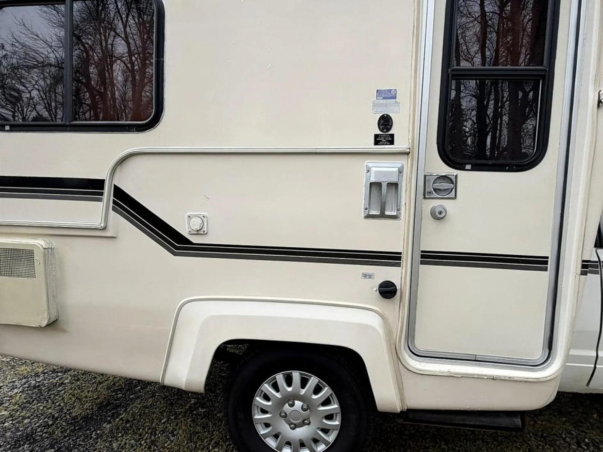 1984 Nissan Sunrader