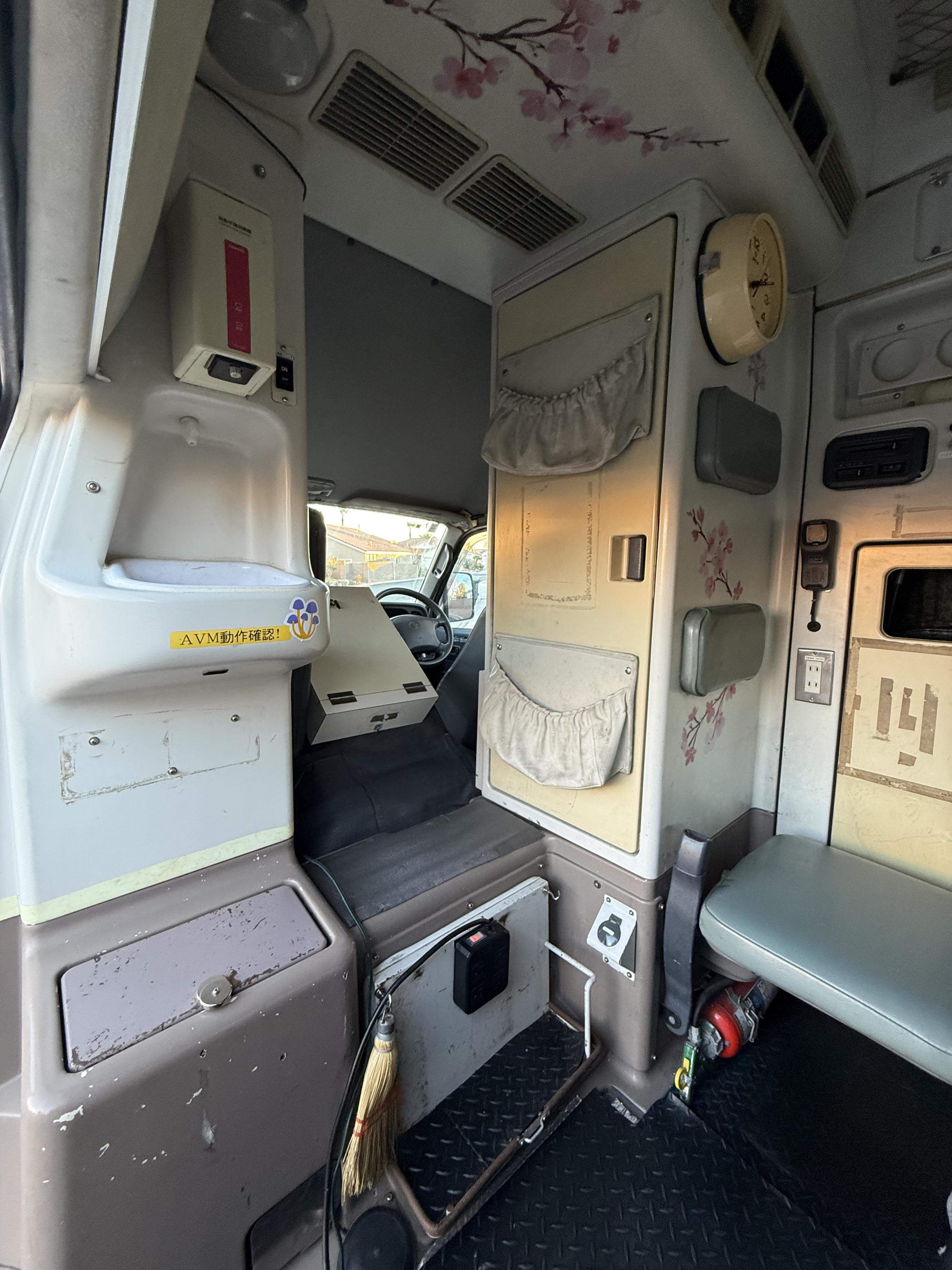 1997 Toyota HiAce HiMedic Ambulance