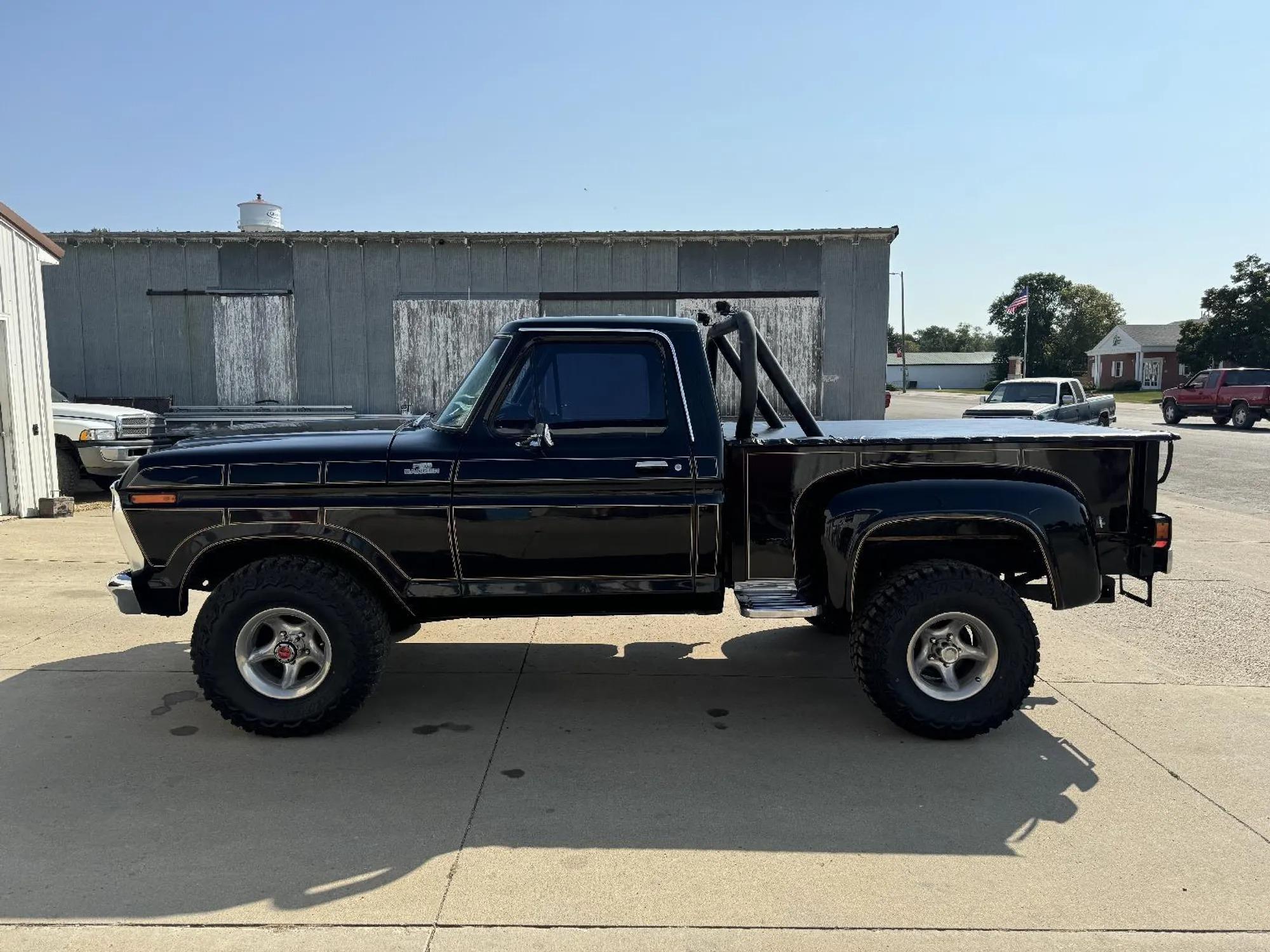 1977 Ford F-150 4×4 Shortbox - 3