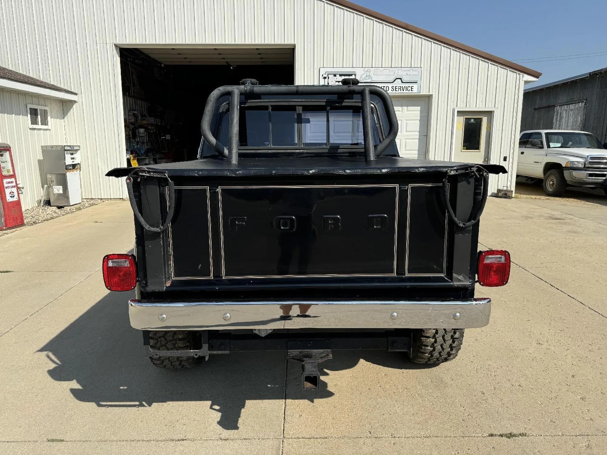 1977 Ford F-150 4×4 Shortbox - 4