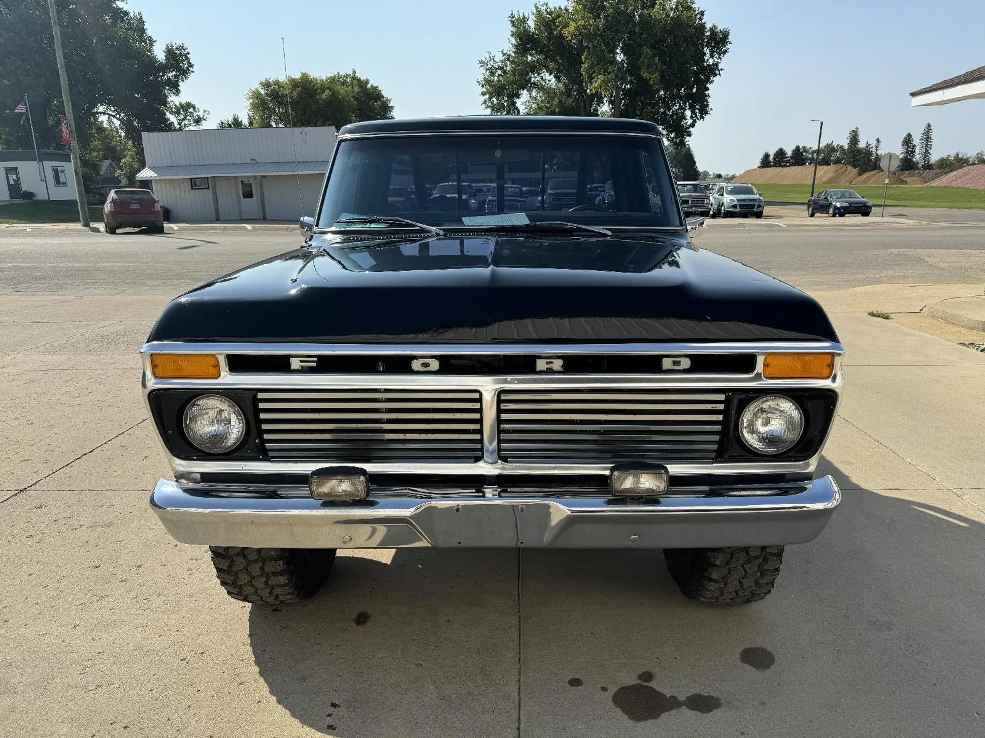 1977 Ford F-150 4×4 Shortbox - 2