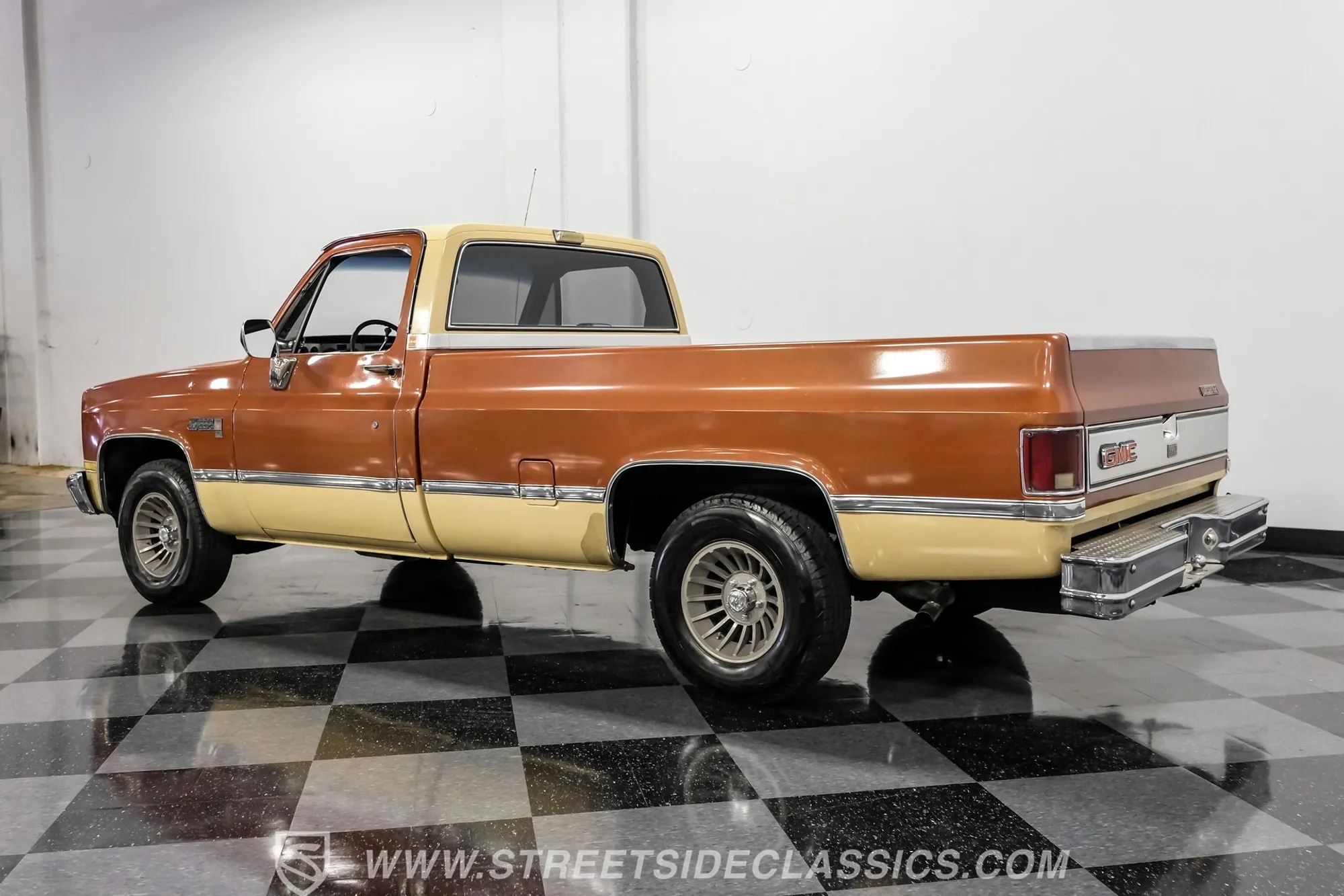 1983 GMC Sierra 1500 Classic - 3