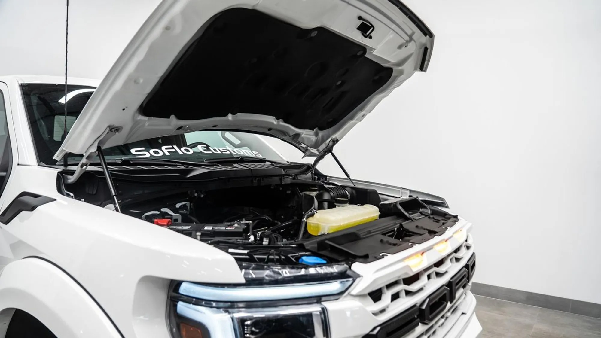 2025 Ford F-150 Lariat Titanline