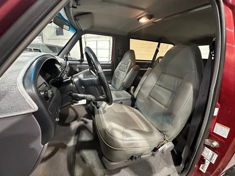 1996 Ford Bronco Eddie Bauer - 4