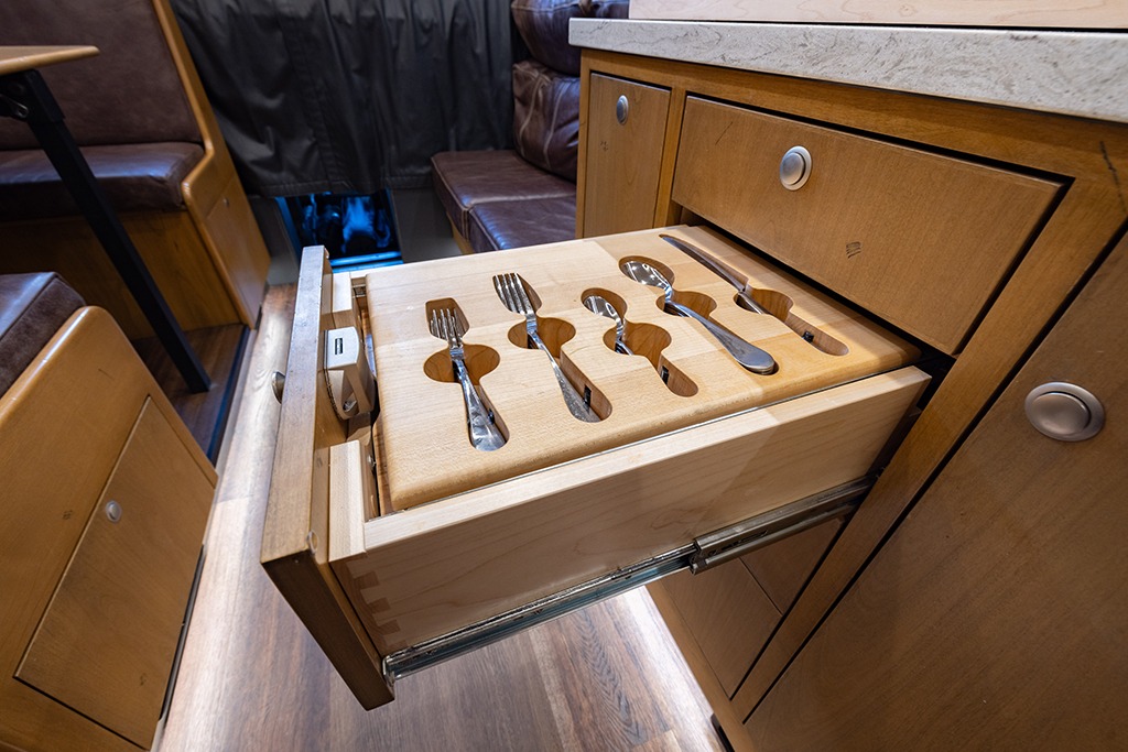 2022 EarthRoamer XV-LTi 073