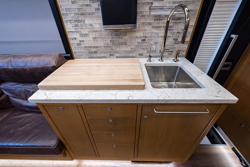 2022 EarthRoamer XV-LTi 073