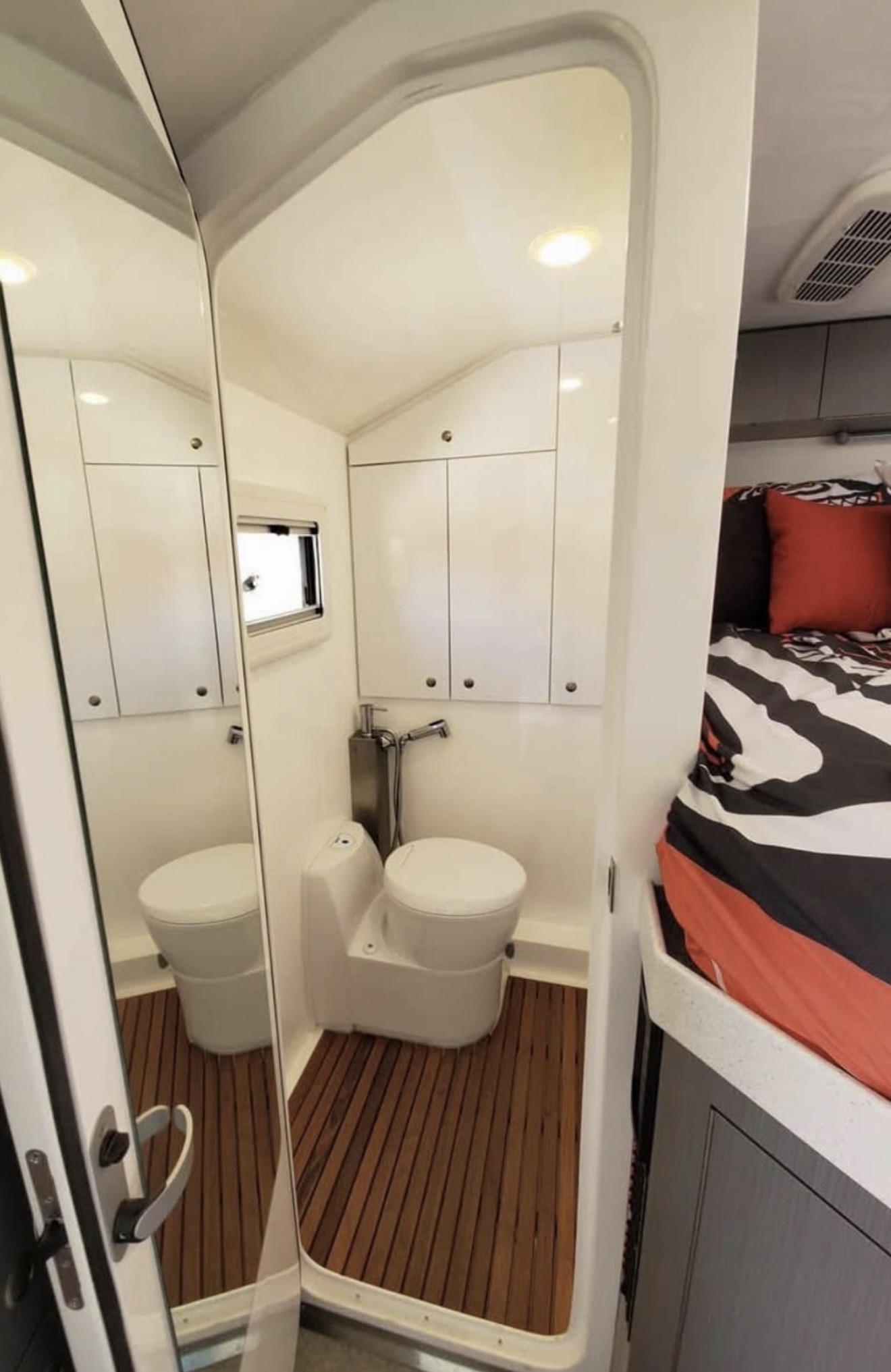 2018 Dodge Ram 5500 Expedition Vehicle