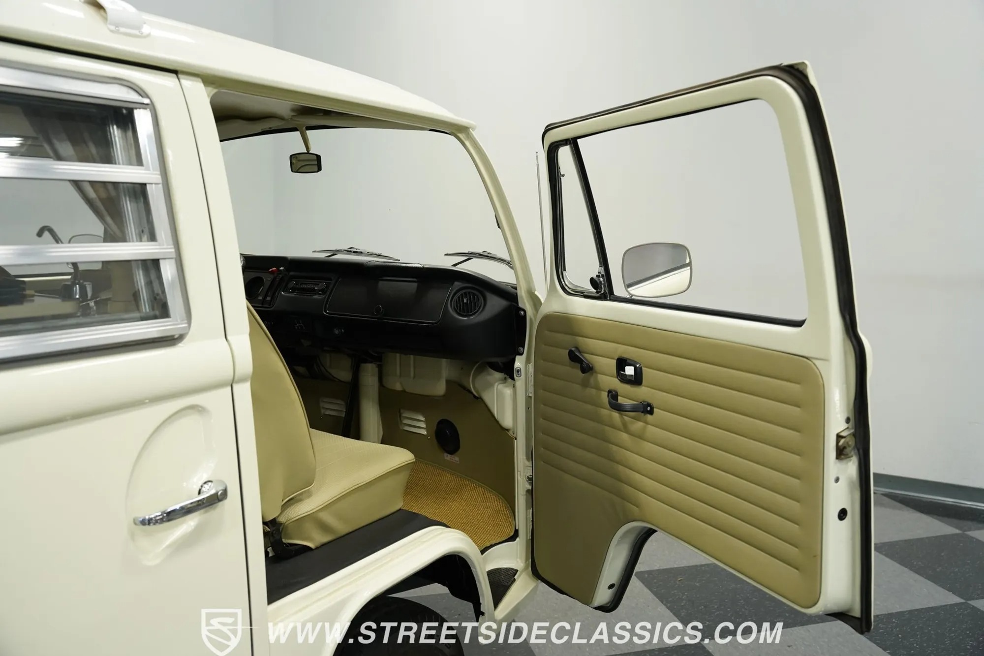 1973 Volkswagen Westfalia Camper Bus