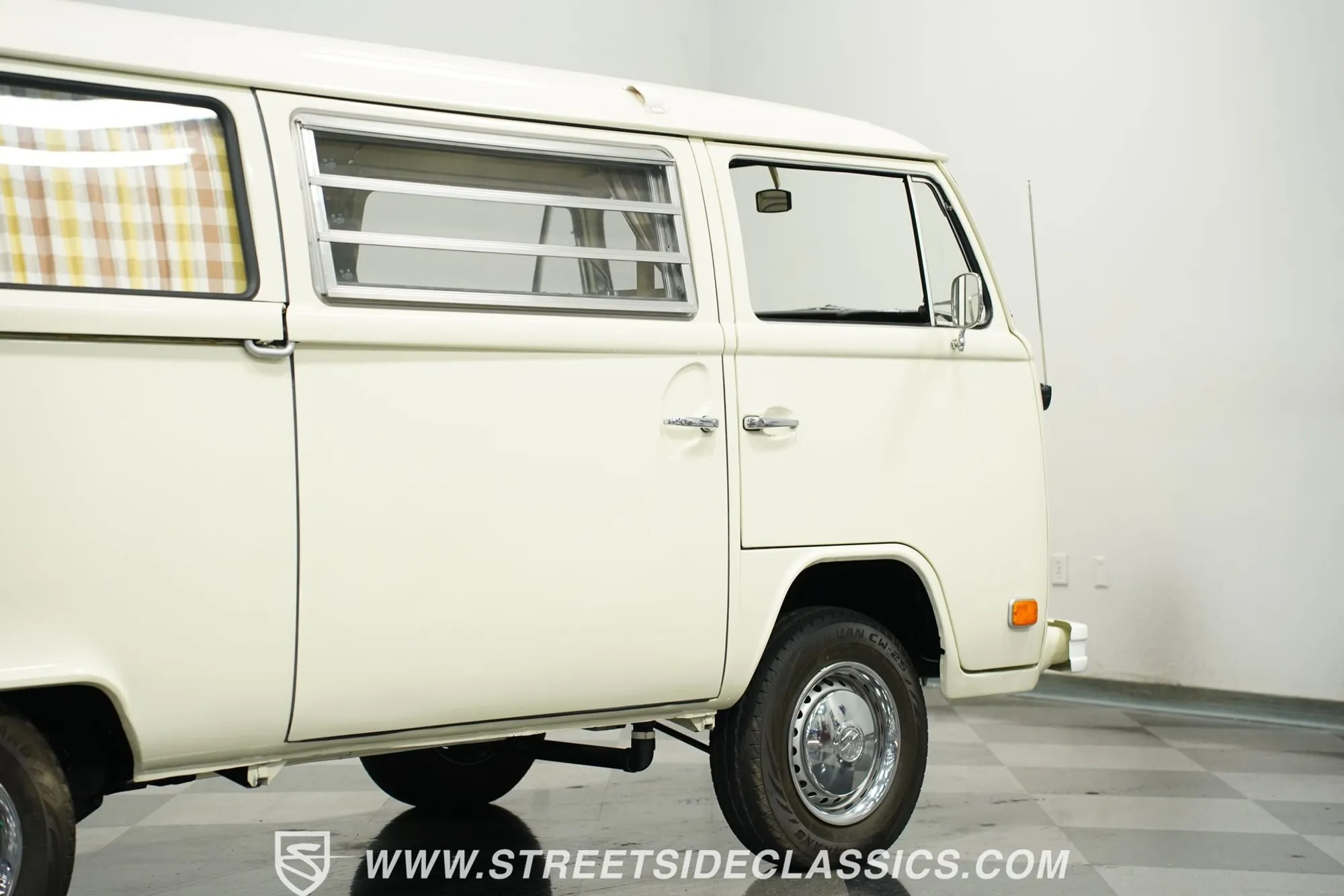 1973 Volkswagen Westfalia Camper Bus