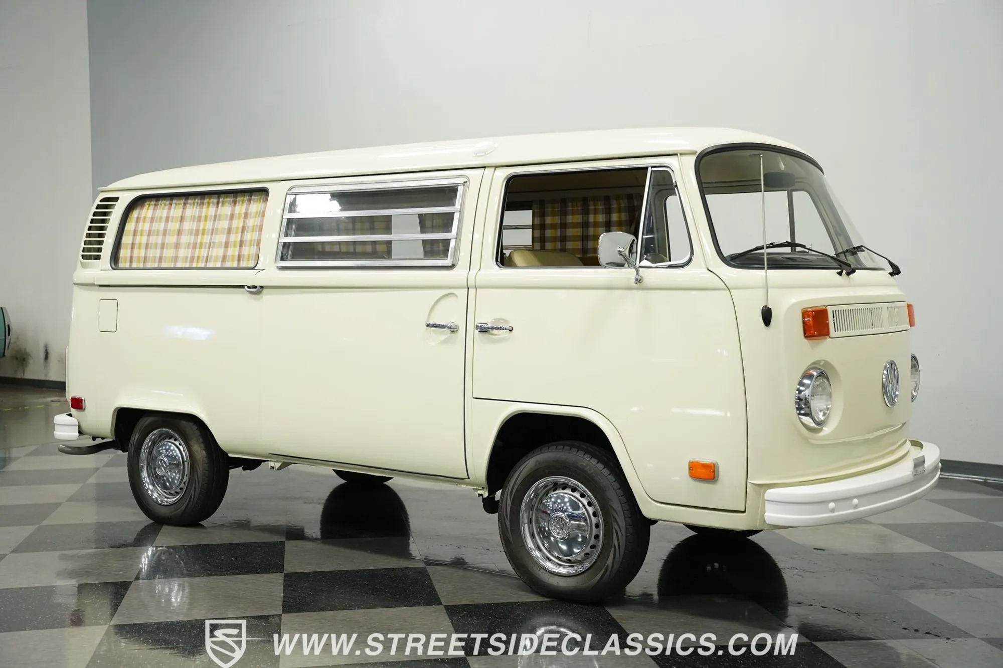 1973 Volkswagen Westfalia Camper Bus