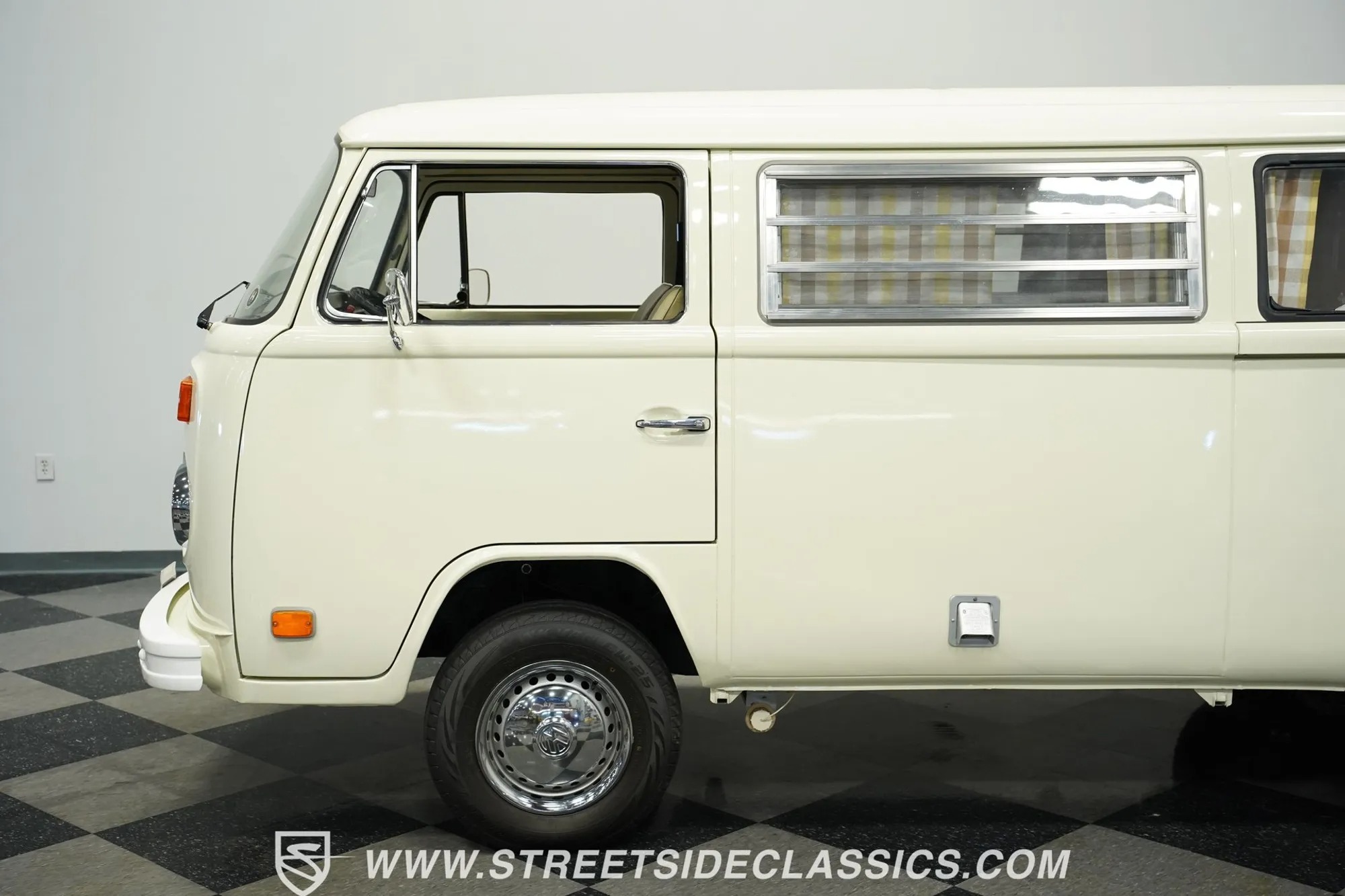 1973 Volkswagen Westfalia Camper Bus