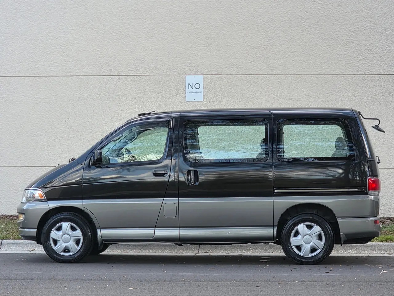 1998 Toyota Hiace Regius - 4